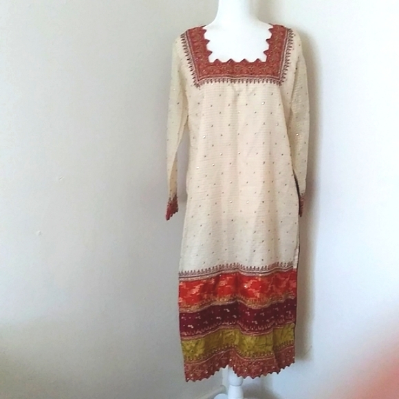 Tops - 🌻5/$25 Cream/Multi Kurti With Sequins Embroidery & Square Neckline